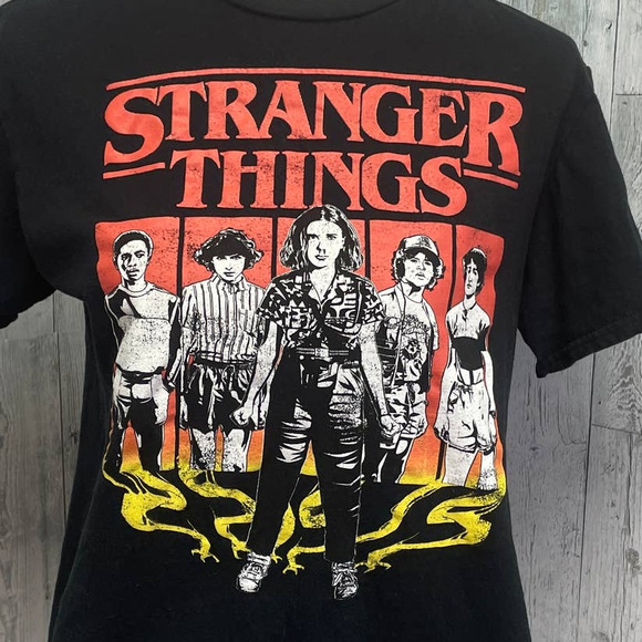 Netflix Stranger Things Womens Medium Cotton Short Sleeve Crew Neck Tee Shirt - Picture 2 of 5